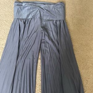 Gray flowy pant